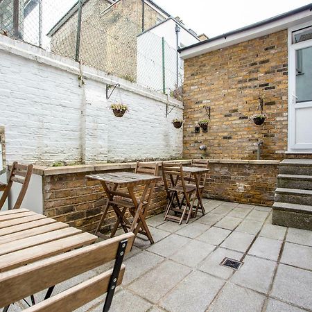 Oyo Lifestyle Golden Strand Londres Exterior foto
