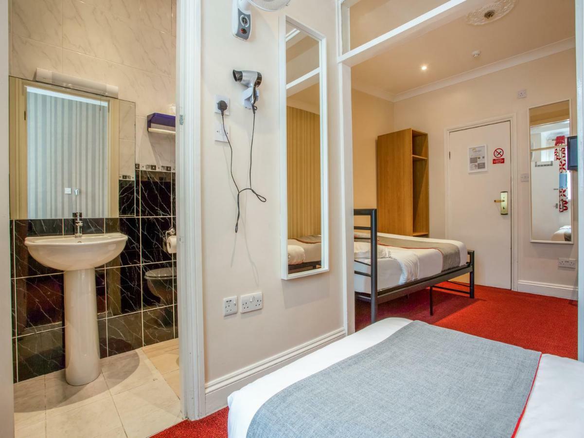 Oyo Lifestyle Golden Strand Londres Exterior foto